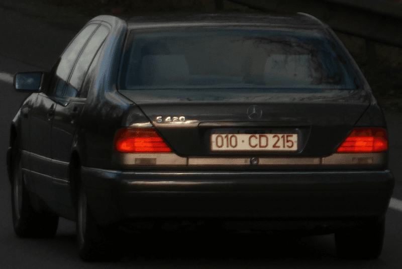 Matrícula diplomática 010, representando o país Argélia