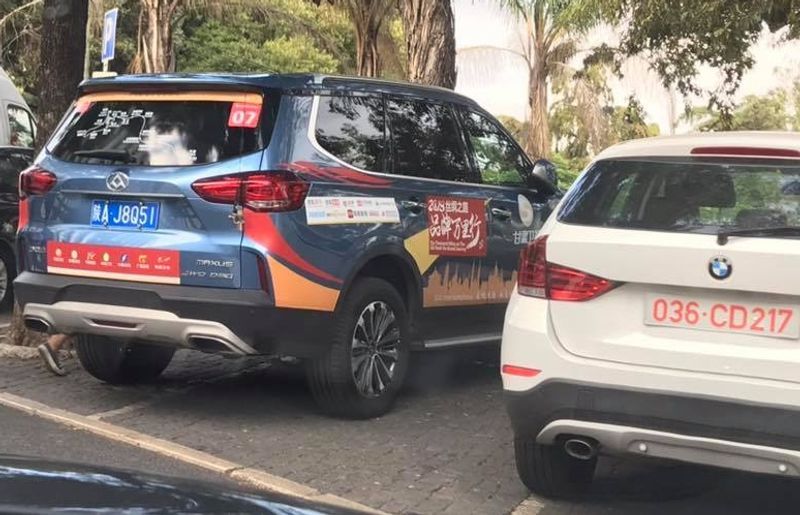 Matrícula diplomática 036, representando o país China