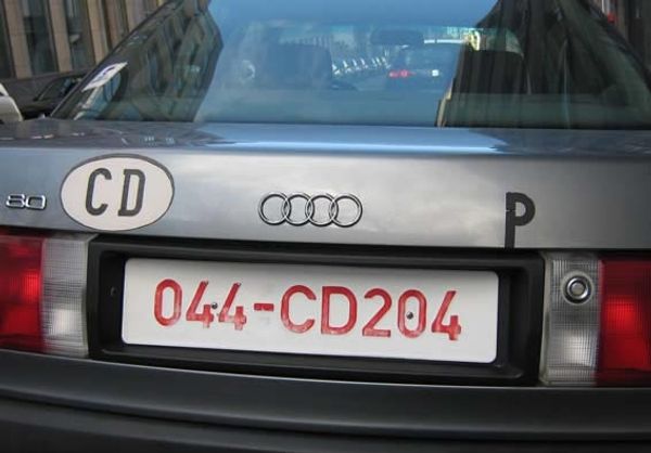 Matrícula diplomática 044, representando o país Costa Rica