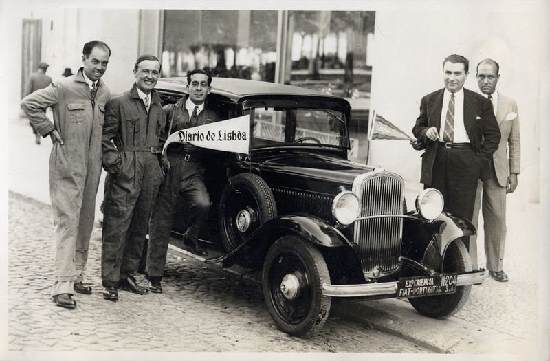 Automóvel português com matrícula de experiência, o automóvel é um Fiat 508