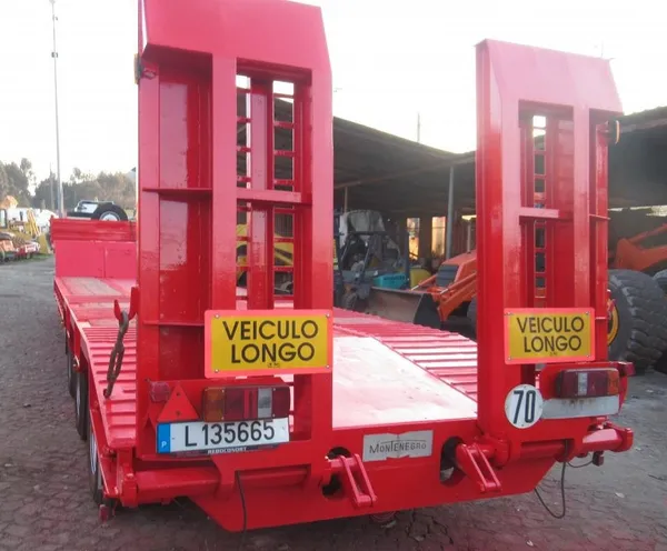 Exemplo de um reboque com matrícula portuguesa do formato de 2020 com as dimensões 52x11 cm