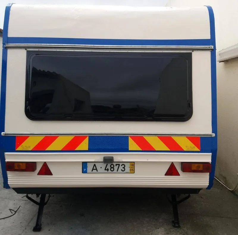 Caravana com matrícula de reboque registado nos Açores